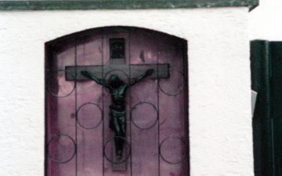 Kreuz am Haus Rheingaustraße143